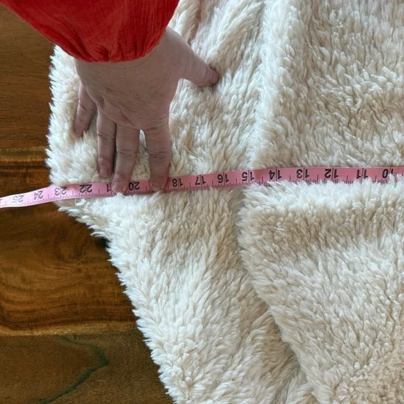 Anne French Women's White Faux Fur Size L - Picture 6 of 6